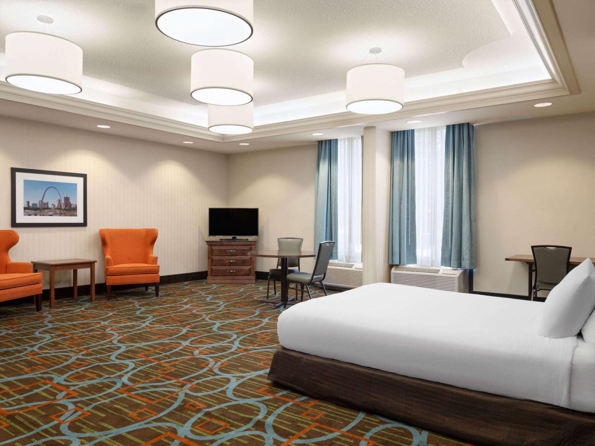 Wingate By Wyndham St Louis Airport 호텔 세인트앤 외부 사진